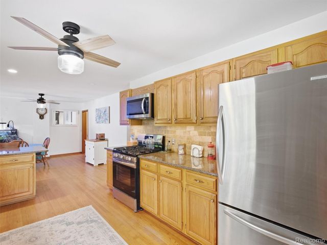 6501 Manchester Drive, White Lake Charter Township, MI 48383