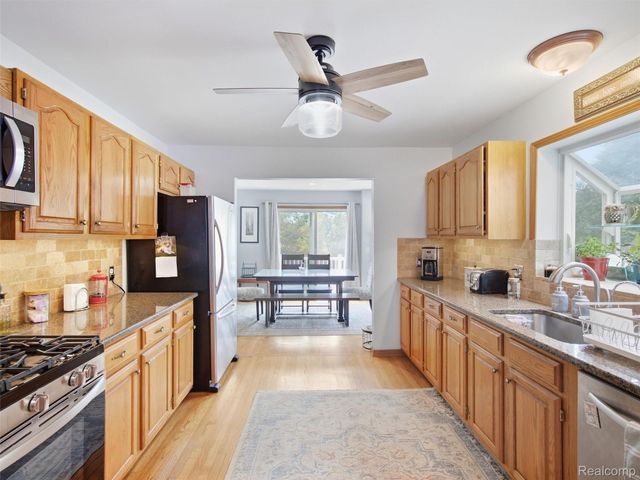 6501 Manchester Drive, White Lake Charter Township, MI 48383