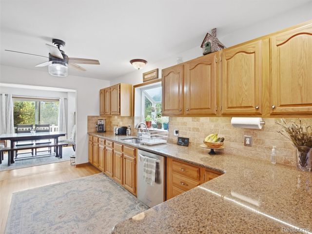 6501 Manchester Drive, White Lake Charter Township, MI 48383