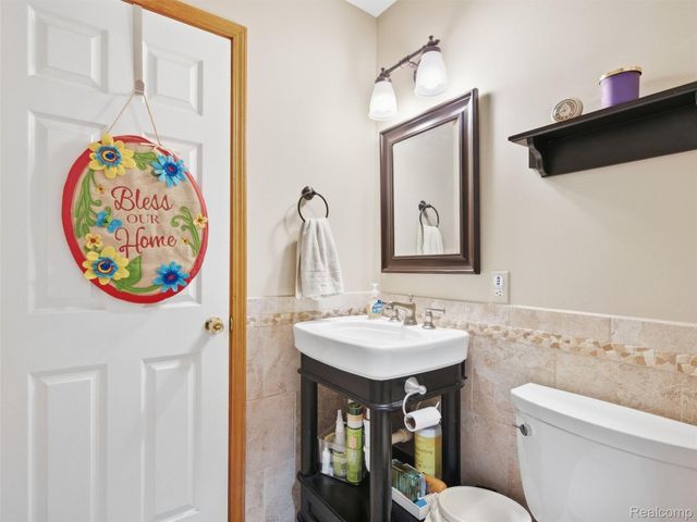 6501 Manchester Drive, White Lake Charter Township, MI 48383