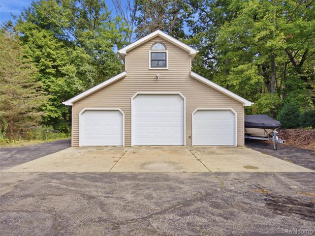 6501 Manchester Drive, White Lake Charter Township, MI 48383