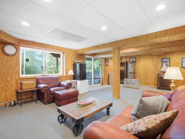 6501 Manchester Drive, White Lake Charter Township, MI 48383