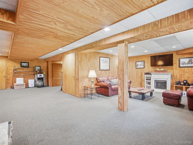 6501 Manchester Drive, White Lake Charter Township, MI 48383