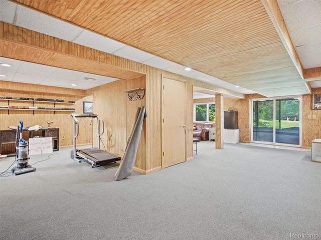 6501 Manchester Drive, White Lake Charter Township, MI 48383