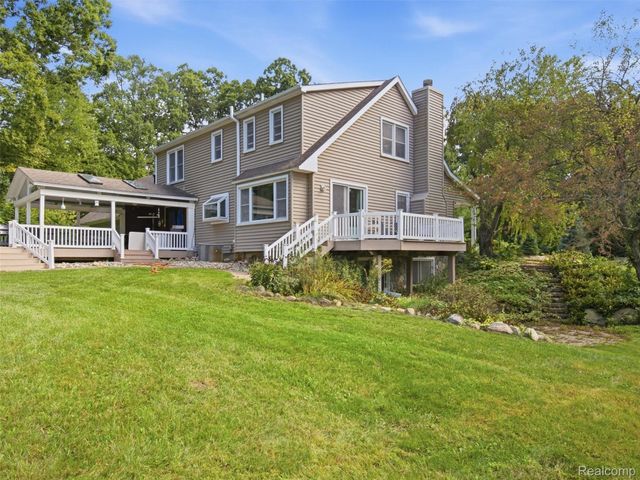 6501 Manchester Drive, White Lake Charter Township, MI 48383