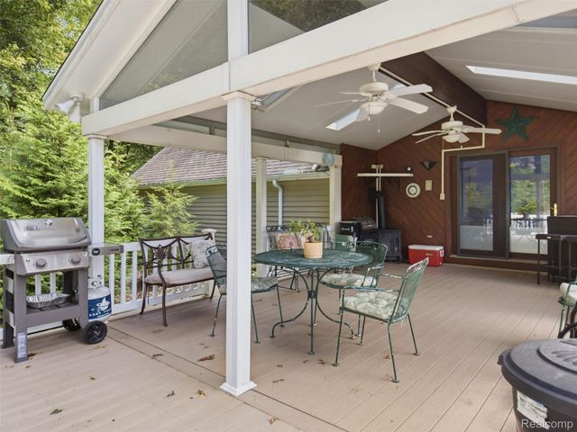 6501 Manchester Drive, White Lake Charter Township, MI 48383
