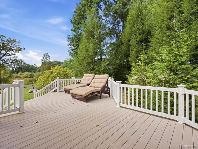 6501 Manchester Drive, White Lake Charter Township, MI 48383