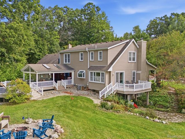 6501 Manchester Drive, White Lake Charter Township, MI 48383