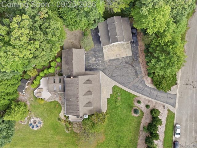 6501 Manchester Drive, White Lake Charter Township, MI 48383