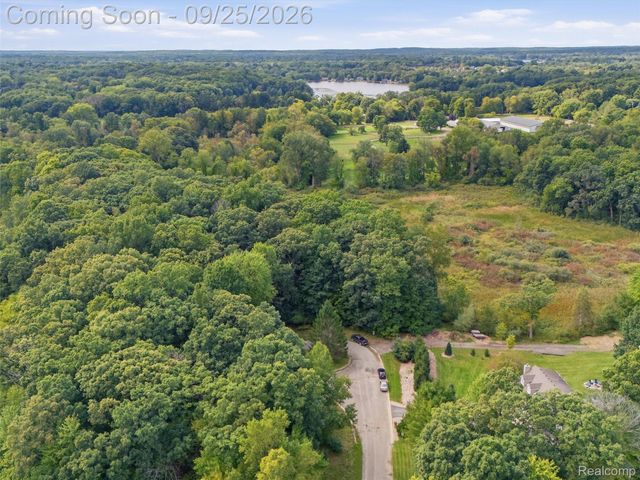 6501 Manchester Drive, White Lake Charter Township, MI 48383