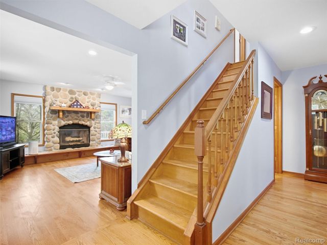6501 Manchester Drive, White Lake Charter Township, MI 48383