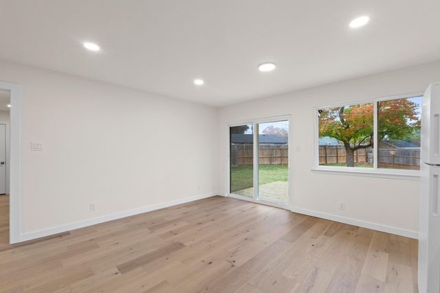 902 Warrington DR, Austin, TX 78753