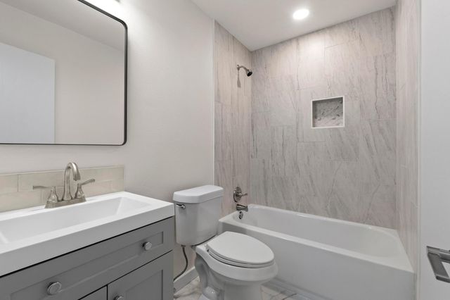 902 Warrington DR, Austin, TX 78753