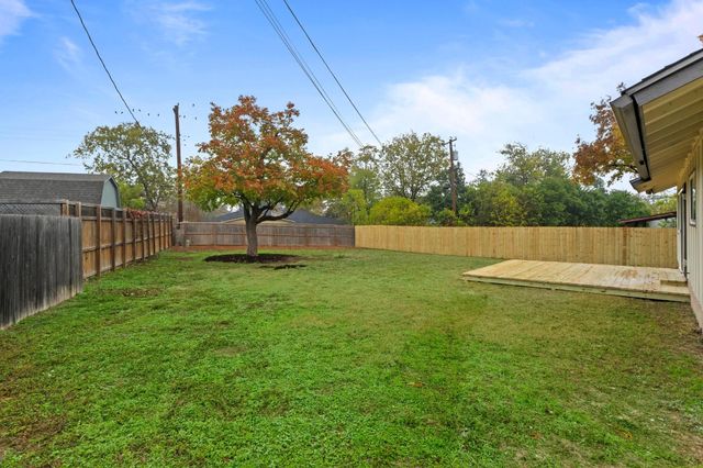 902 Warrington DR, Austin, TX 78753