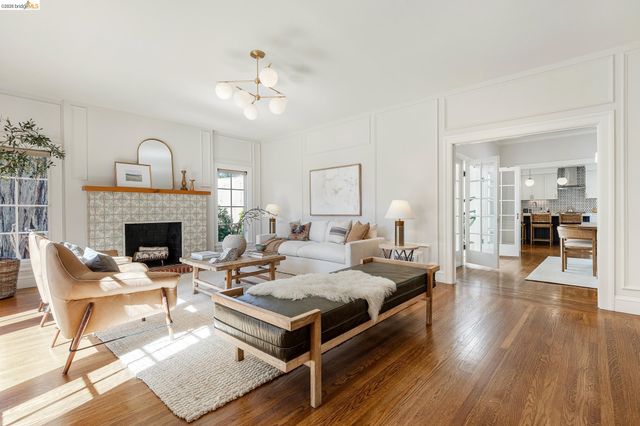 5529 Snake Rd, Oakland, CA 94611