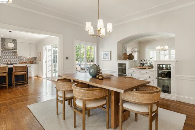 5529 Snake Rd, Oakland, CA 94611