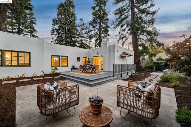 5529 Snake Rd, Oakland, CA 94611