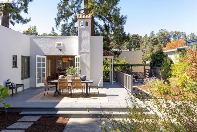 5529 Snake Rd, Oakland, CA 94611