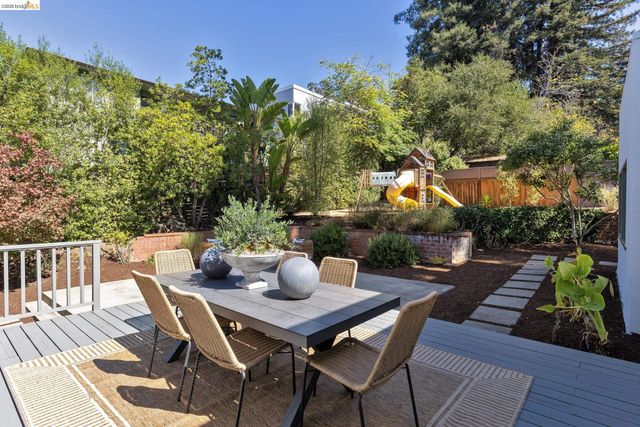 5529 Snake Rd, Oakland, CA 94611