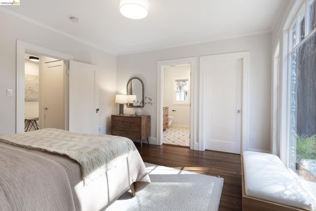 5529 Snake Rd, Oakland, CA 94611