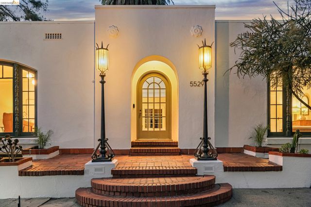 5529 Snake Rd, Oakland, CA 94611