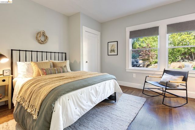 5529 Snake Rd, Oakland, CA 94611