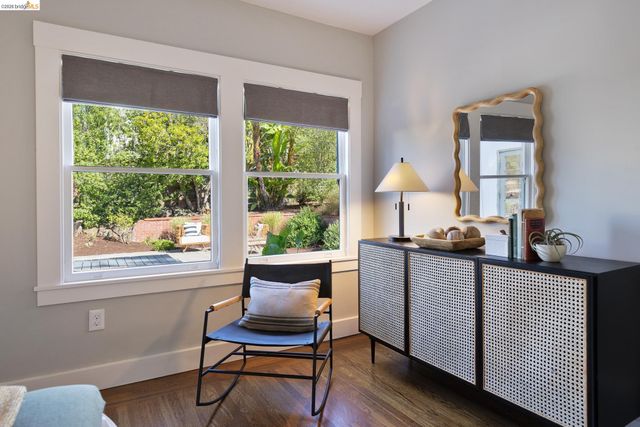 5529 Snake Rd, Oakland, CA 94611