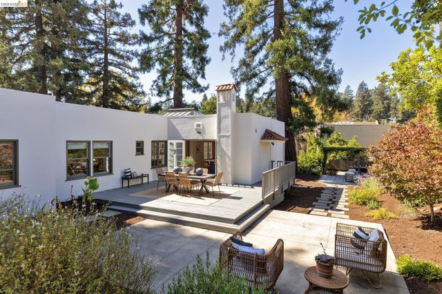 5529 Snake Rd, Oakland, CA 94611