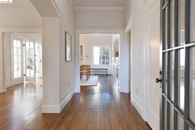 5529 Snake Rd, Oakland, CA 94611