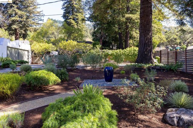 5529 Snake Rd, Oakland, CA 94611