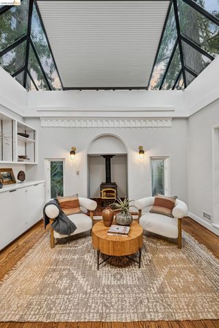 5529 Snake Rd, Oakland, CA 94611