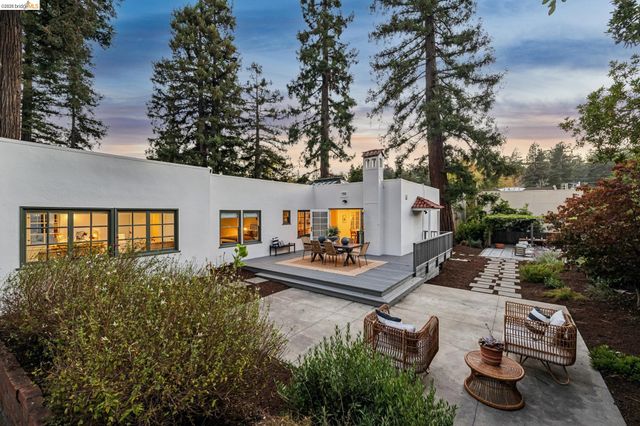 5529 Snake Rd, Oakland, CA 94611
