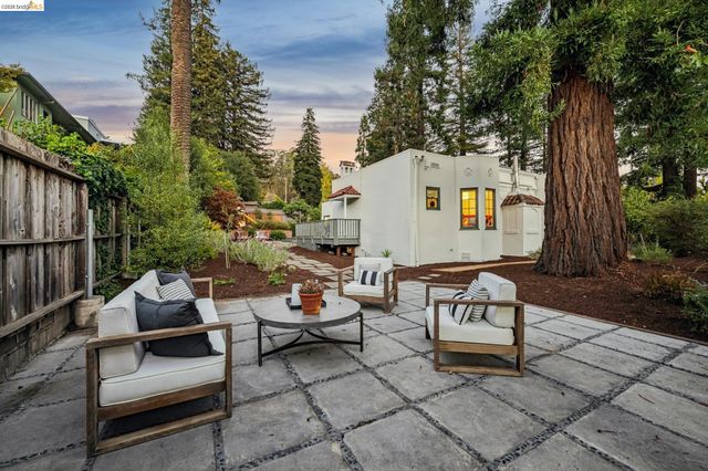 5529 Snake Rd, Oakland, CA 94611