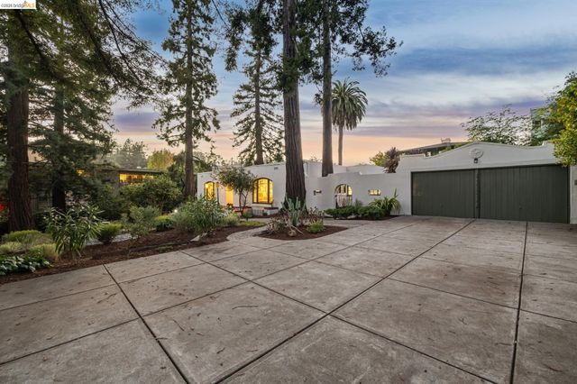 5529 Snake Rd, Oakland, CA 94611