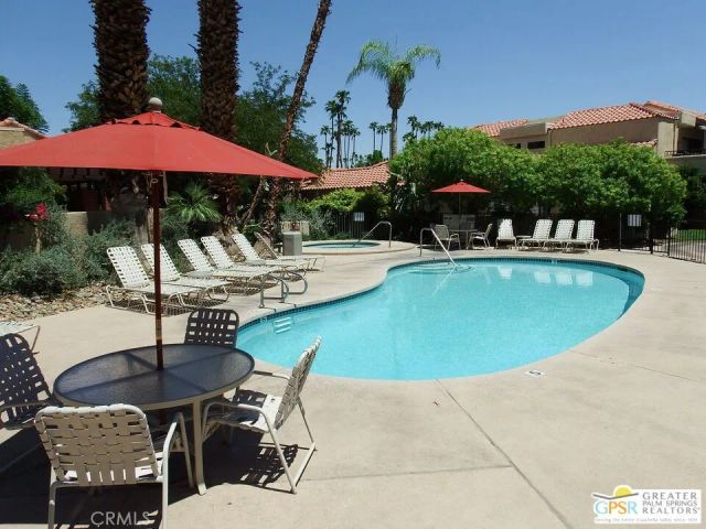 2345 Cherokee Way 148, Palm Springs, CA 92264