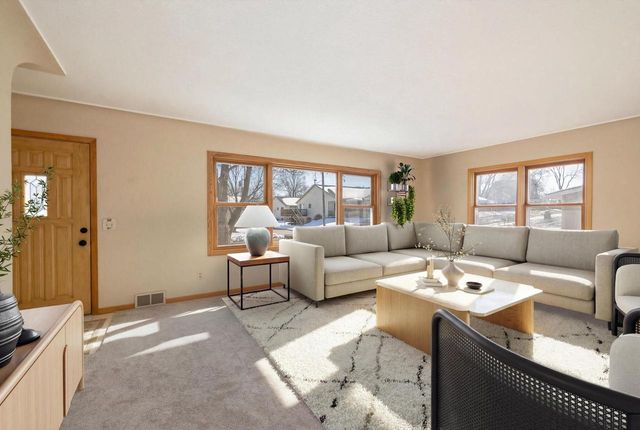 341 5th AVENUE N, Onalaska, WI 54650