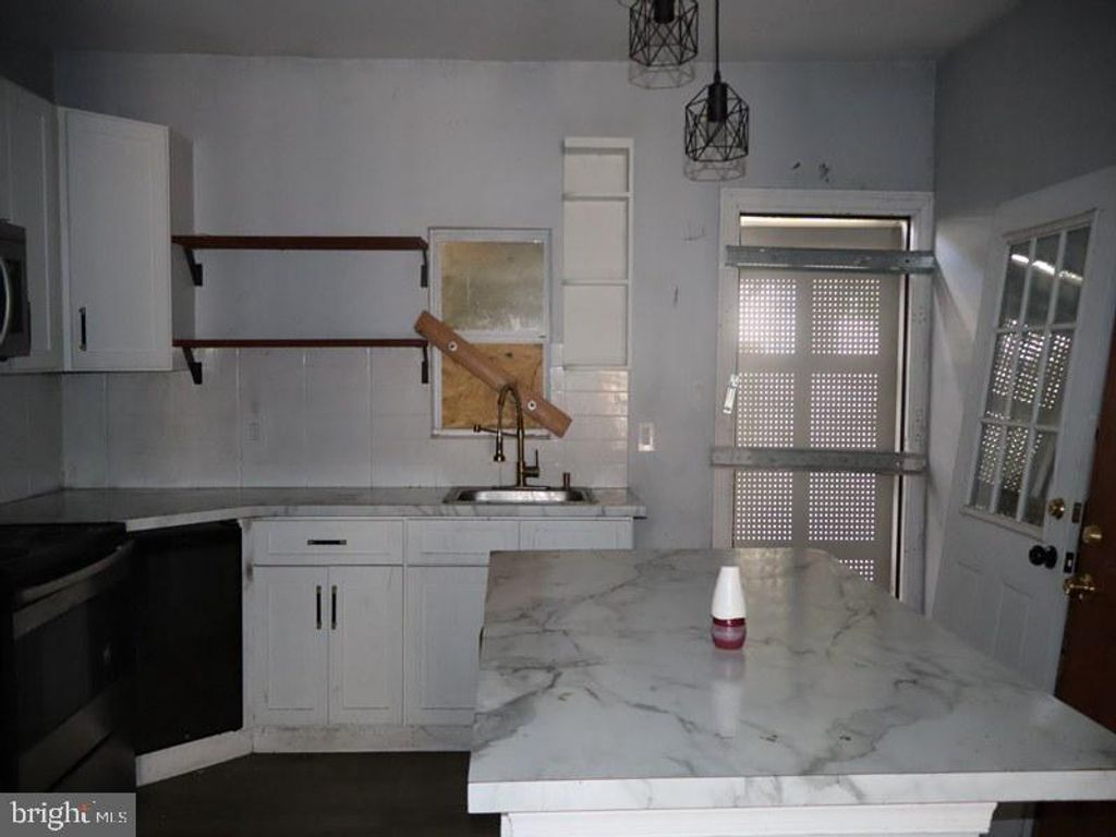 2319 GREENWICH ST, PHILADELPHIA, PA 19146 — photo 5