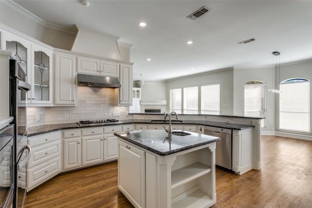 2805 Red Oak Court E, Colleyville, TX 76034