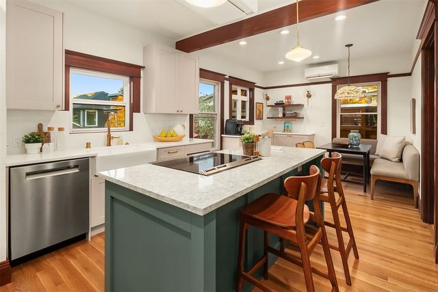 761 32nd Avenue, Seattle, WA 98122