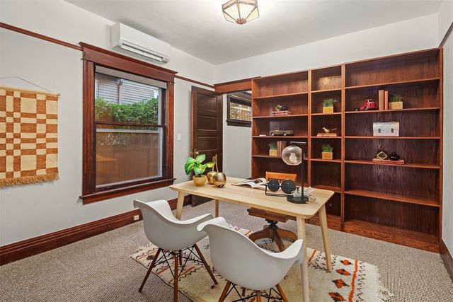 761 32nd Avenue, Seattle, WA 98122