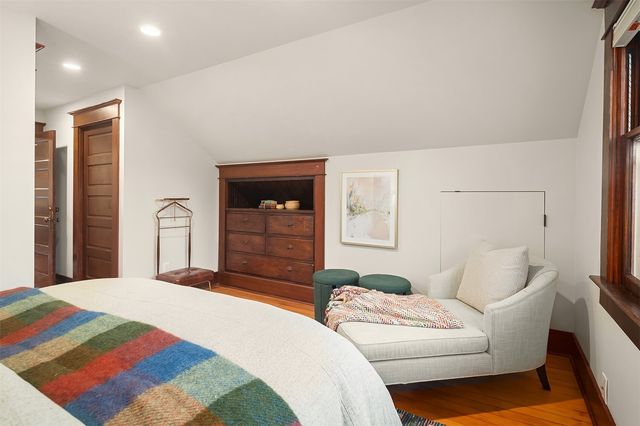 761 32nd Avenue, Seattle, WA 98122