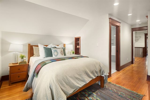 761 32nd Avenue, Seattle, WA 98122