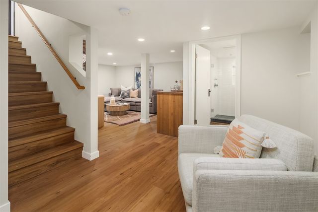 761 32nd Avenue, Seattle, WA 98122