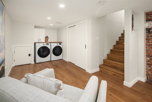 761 32nd Avenue, Seattle, WA 98122