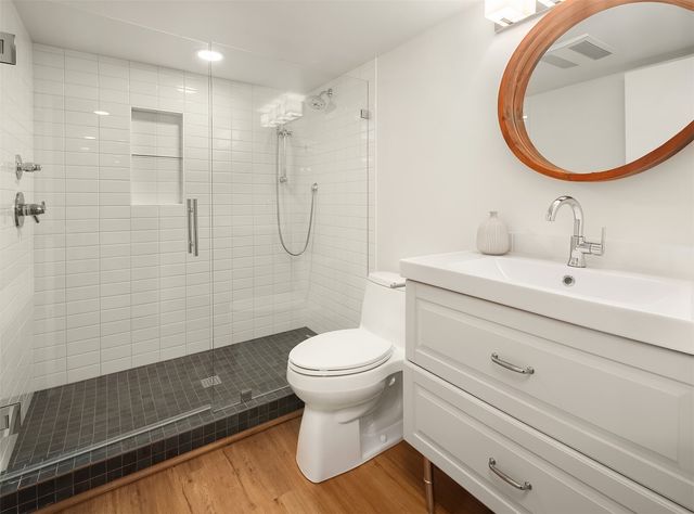761 32nd Avenue, Seattle, WA 98122
