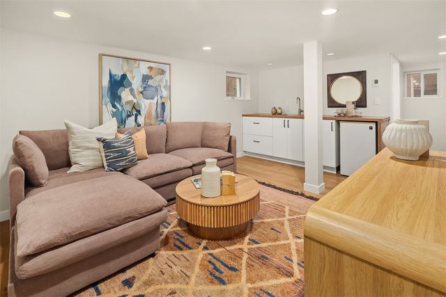 761 32nd Avenue, Seattle, WA 98122