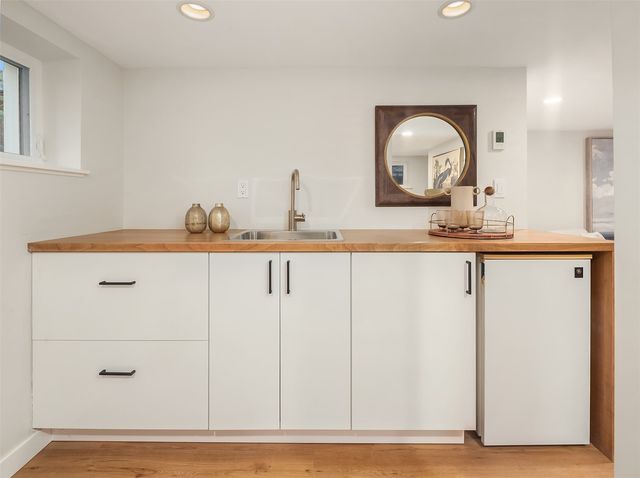 761 32nd Avenue, Seattle, WA 98122