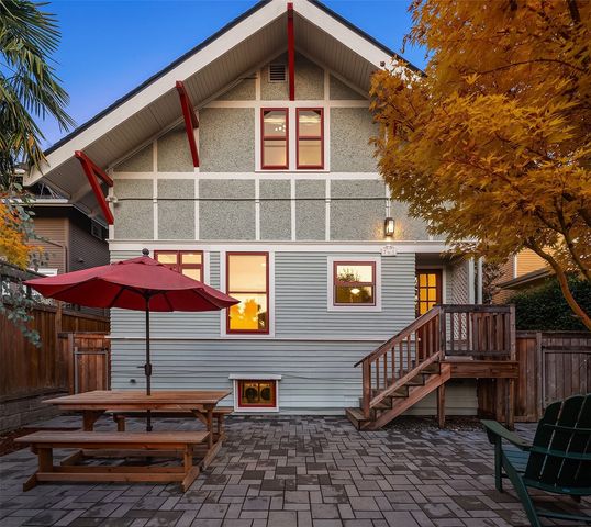 761 32nd Avenue, Seattle, WA 98122