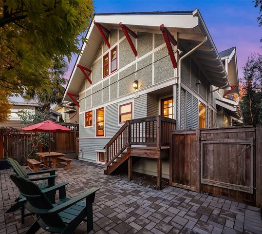761 32nd Avenue, Seattle, WA 98122