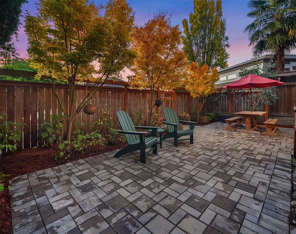 761 32nd Avenue, Seattle, WA 98122